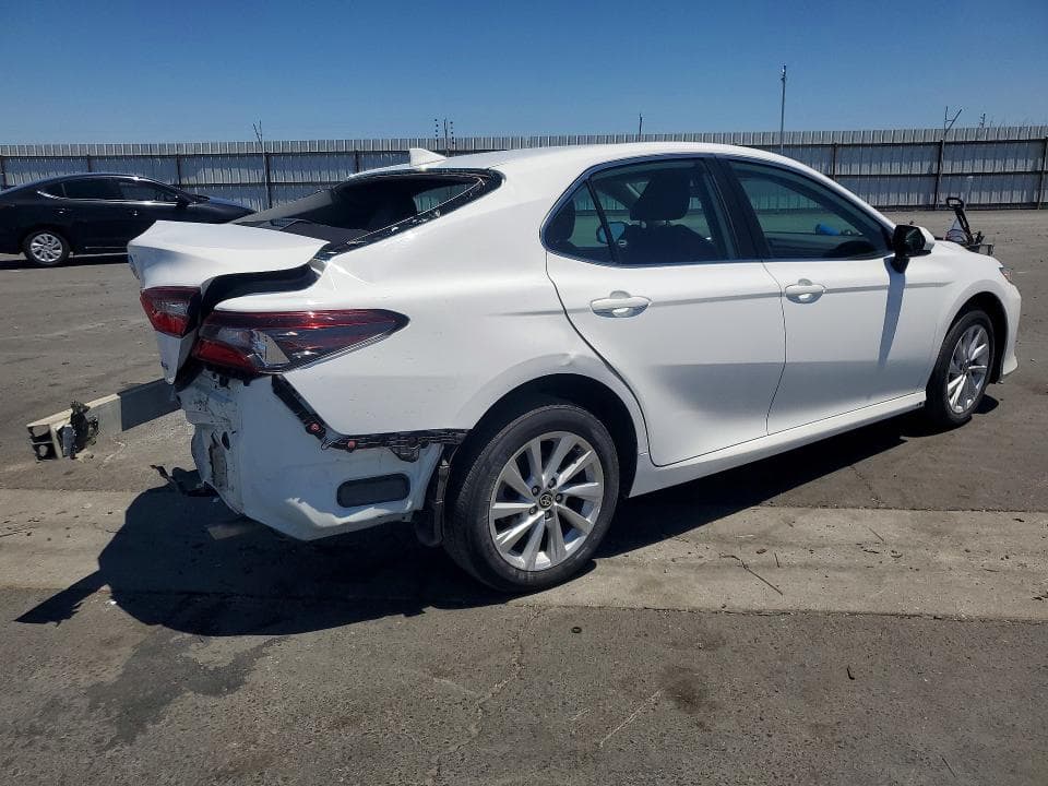 2022 TOYOTA CAMRY LE 3