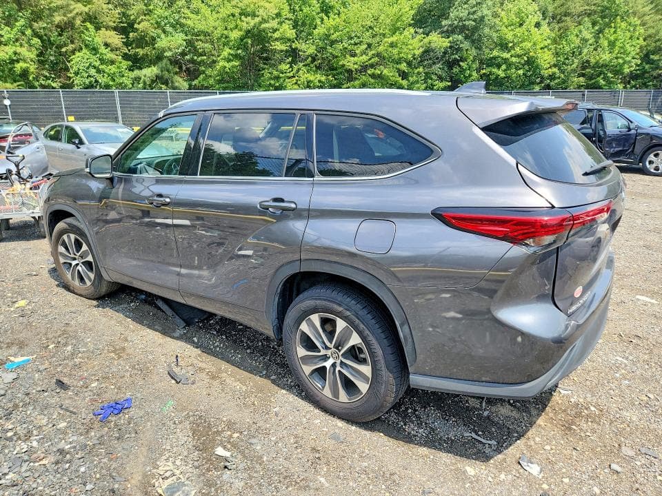 2022 TOYOTA HIGHLANDER XLE 2