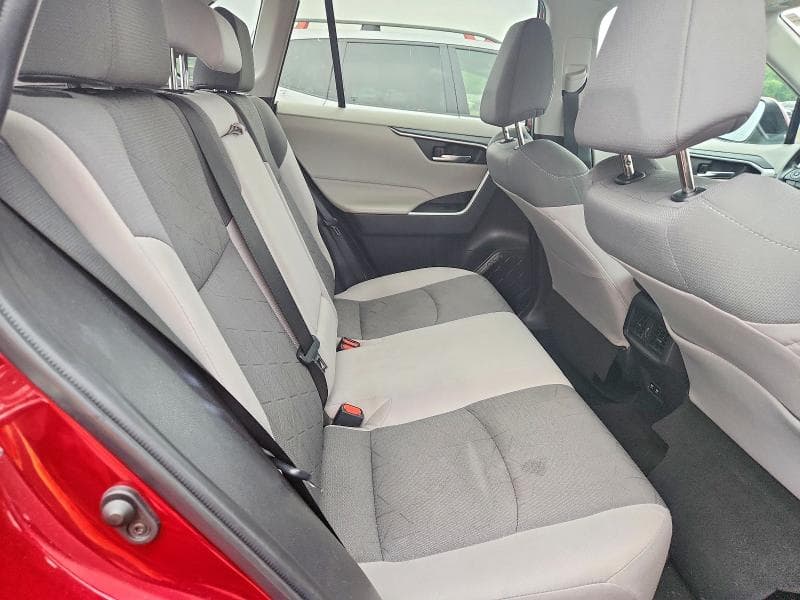 2021 TOYOTA RAV4 XLE 10