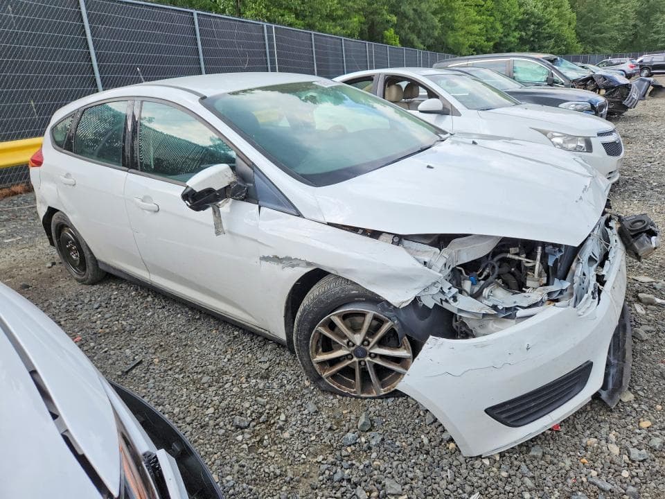 2017 FORD FOCUS SE 4