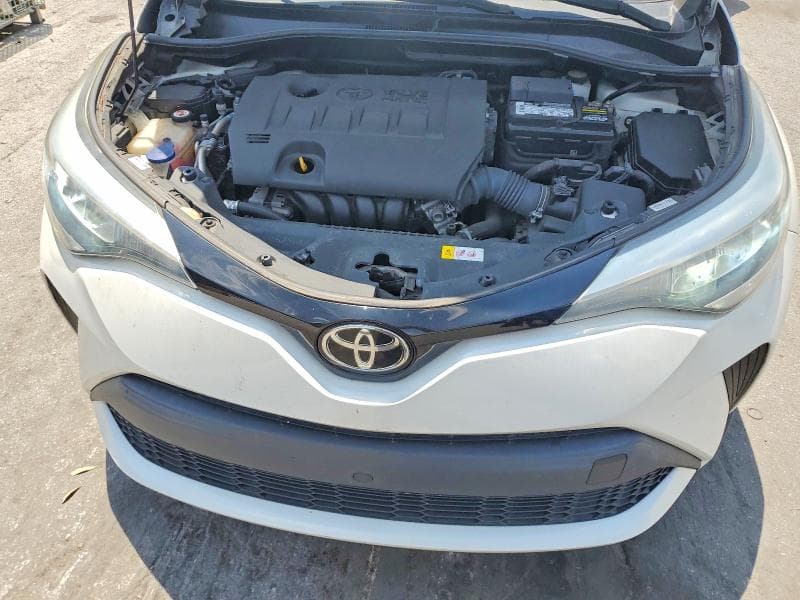 2020 TOYOTA C-HR LE 11