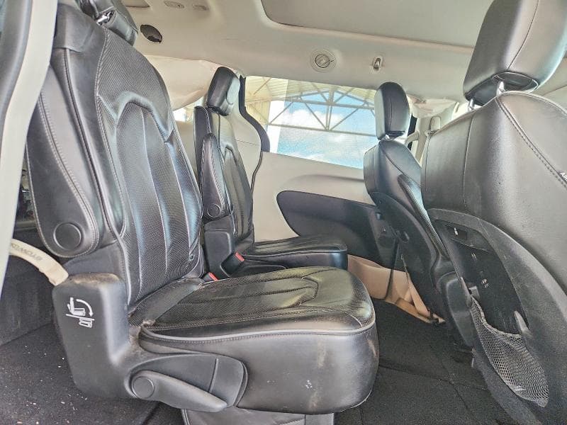 2018 CHRYSLER PACIFICA LIMITED 10