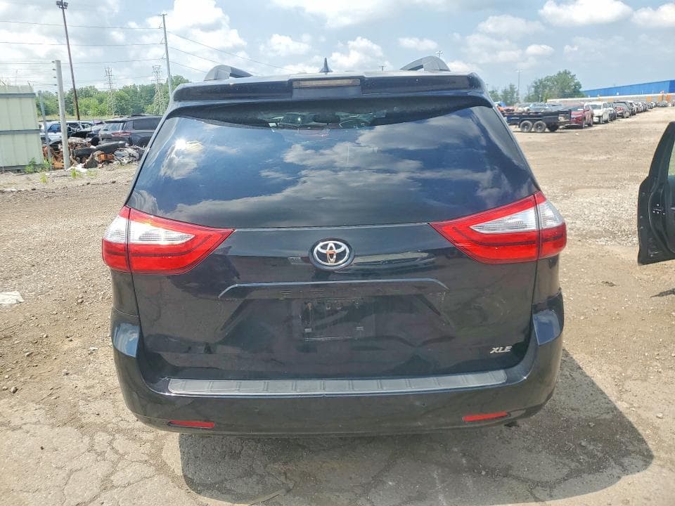 2018 TOYOTA SIENNA XLE PREMIUM 8-PASSENGER 6