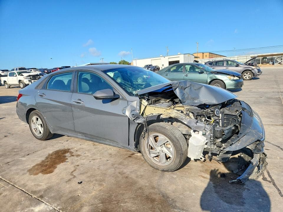 2024 HYUNDAI ELANTRA SE 4