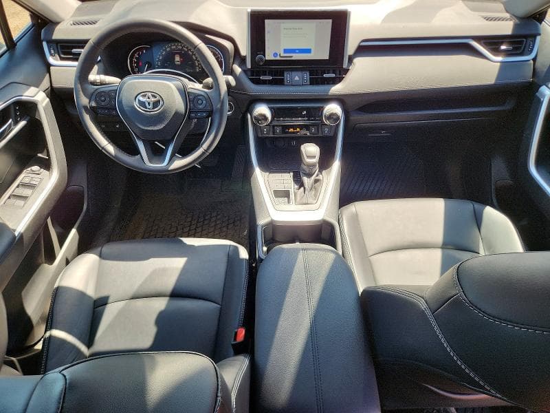 2024 TOYOTA RAV4 XLE 8