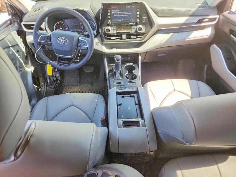 2021 TOYOTA HIGHLANDER XLE 8