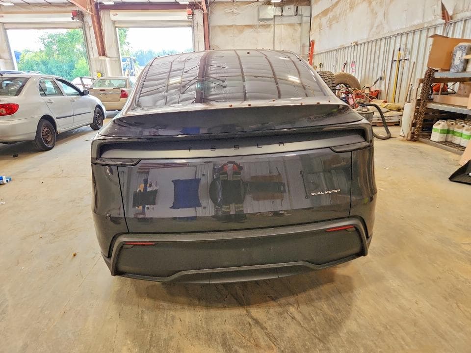 2026 TESLA MODEL Y 6