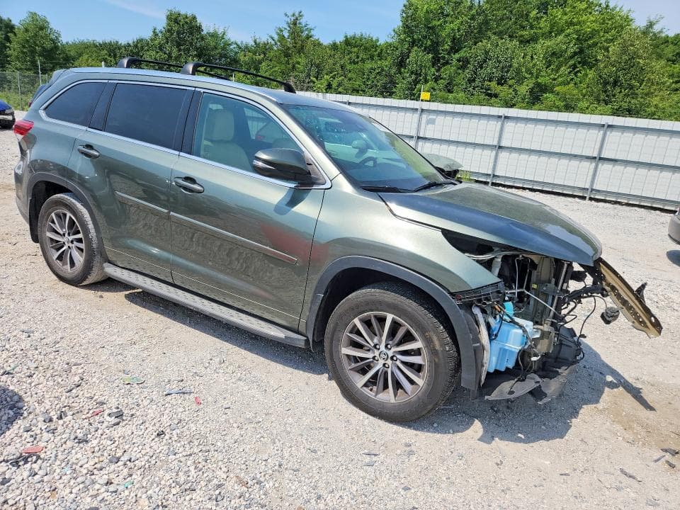 2017 TOYOTA HIGHLANDER XLE 4