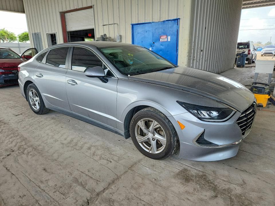 2022 HYUNDAI SONATA SE 4