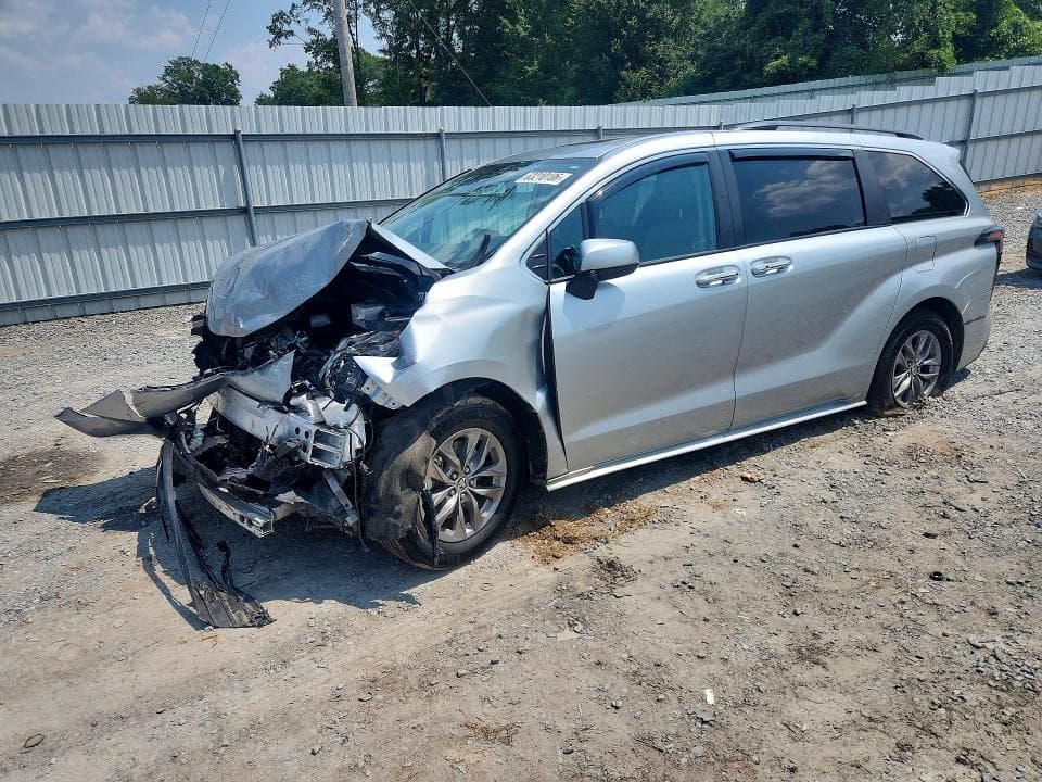 2023 TOYOTA SIENNA XLE - 1