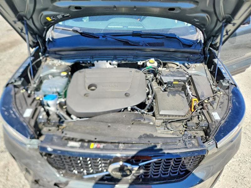2026 VOLVO XC40 CORE 12