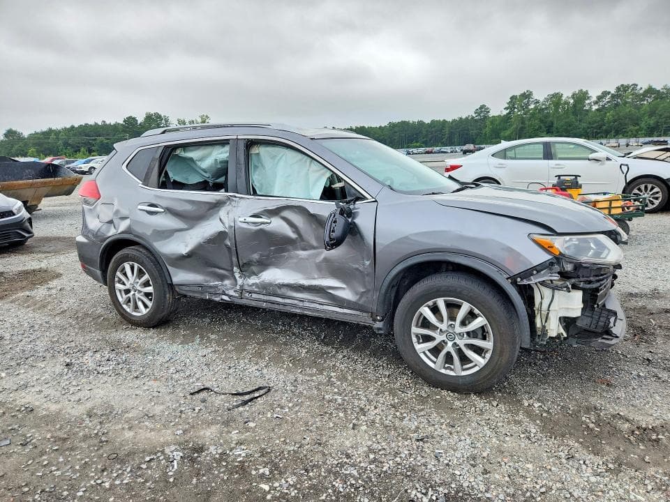 2017 NISSAN ROGUE SV 4