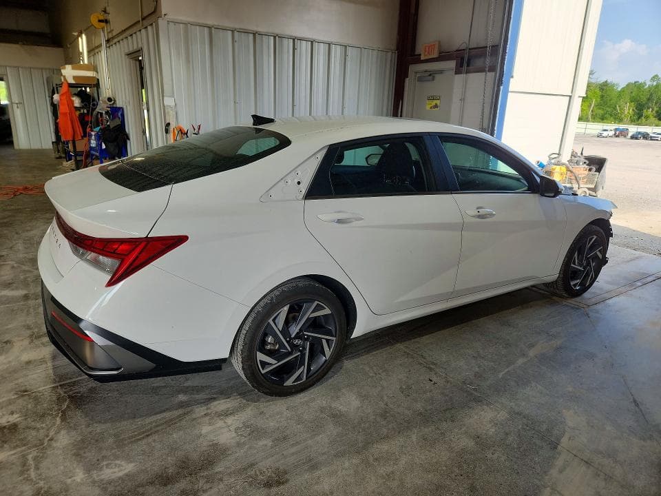2025 HYUNDAI ELANTRA SEL 3
