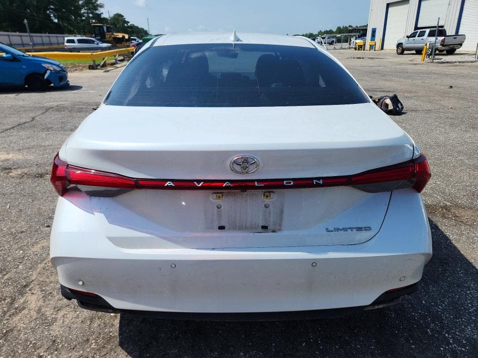 2019 TOYOTA AVALON LIMITED 6