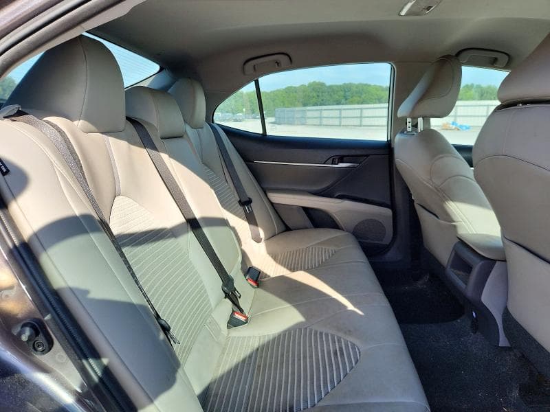 2020 TOYOTA CAMRY SE 10