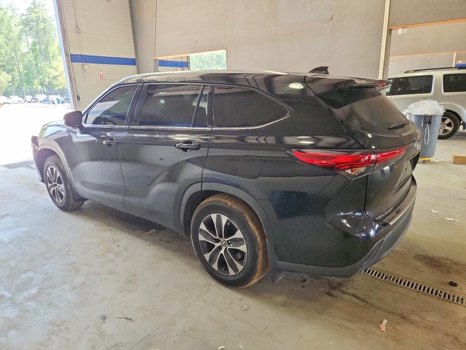 2020 TOYOTA HIGHLANDER XLE 2