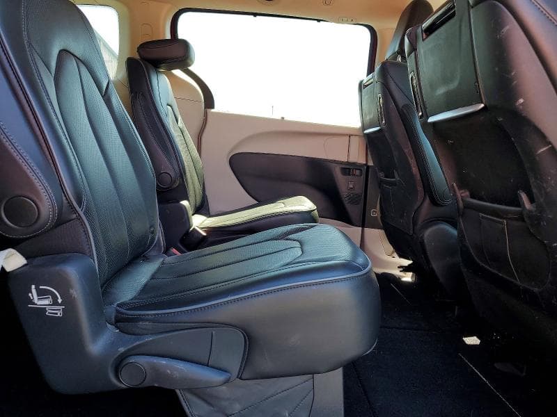 2018 CHRYSLER PACIFICA LIMITED 11