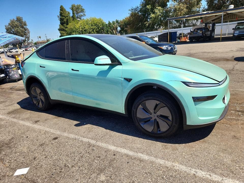 2026 TESLA MODEL Y 4
