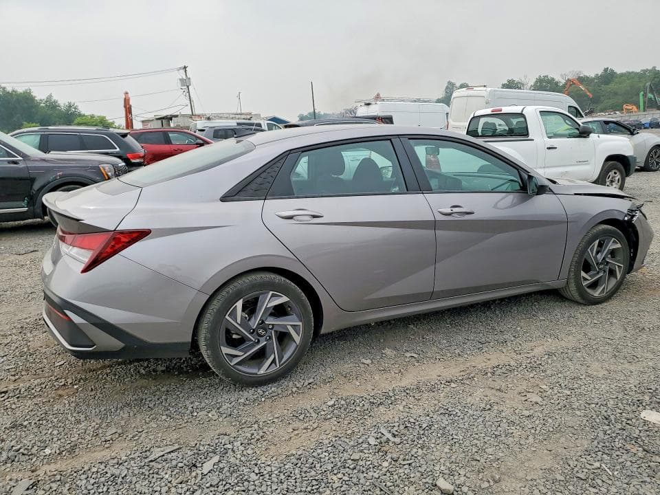 2025 HYUNDAI ELANTRA SEL SPORT 3