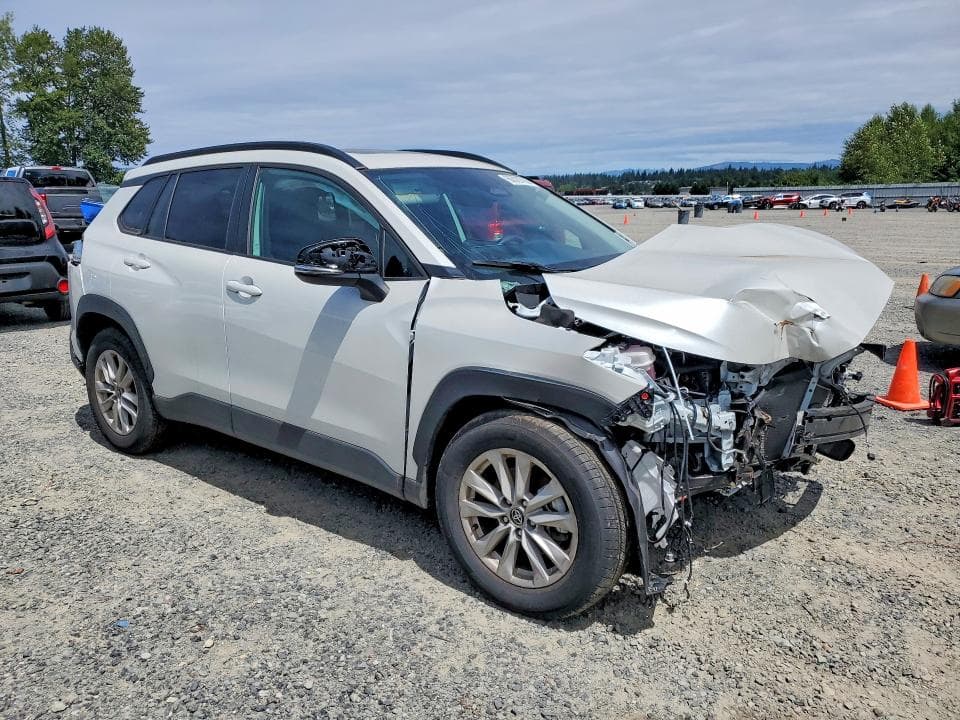 2024 TOYOTA COROLLA CROSS LE 4