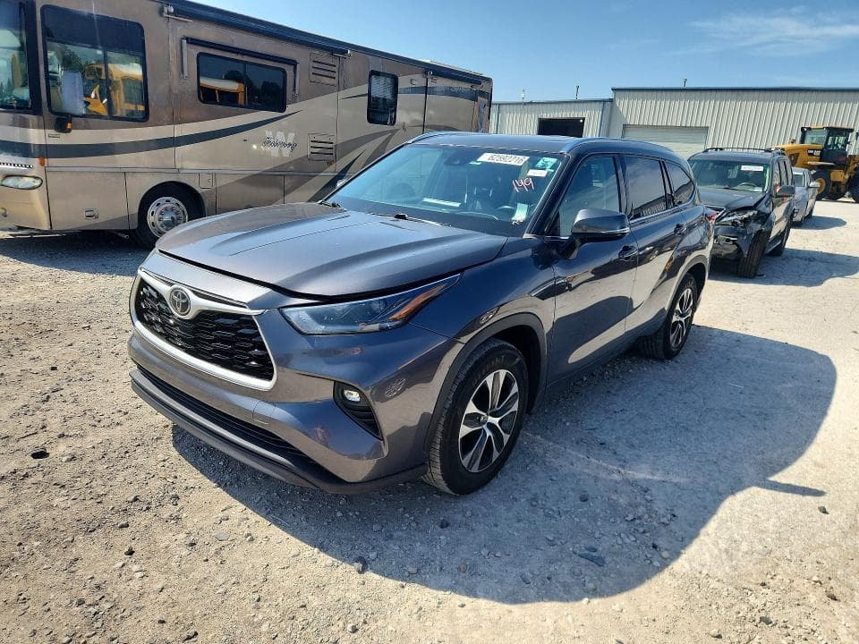 2021 TOYOTA HIGHLANDER XLE - 1