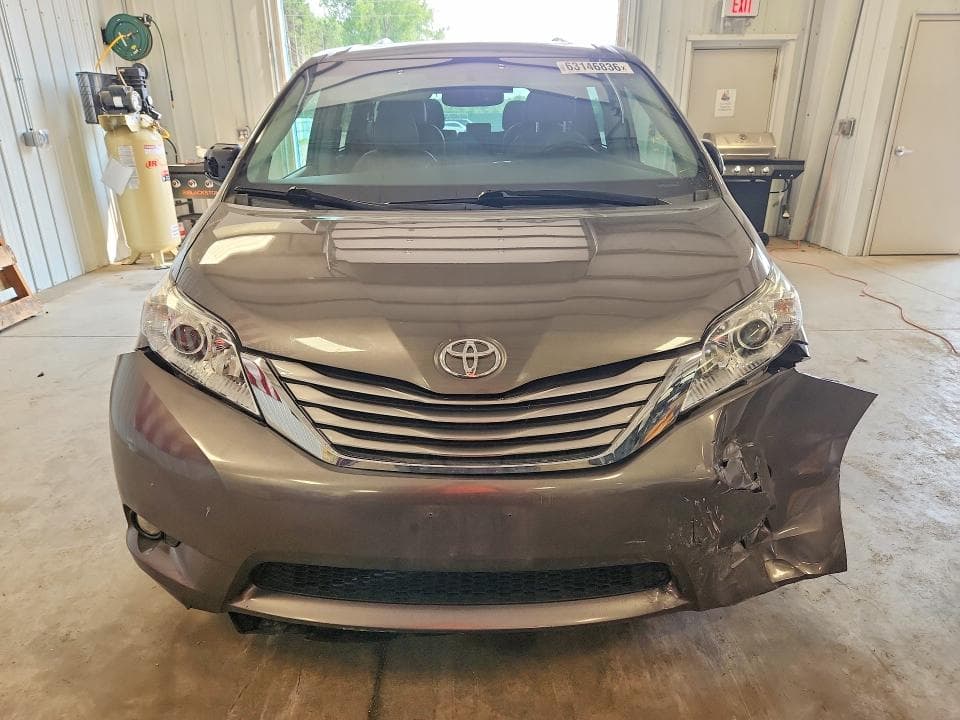 2017 TOYOTA SIENNA XLE PREMIUM 7-PASSENGER 5