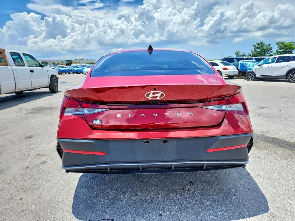 2024 HYUNDAI ELANTRA SE 6