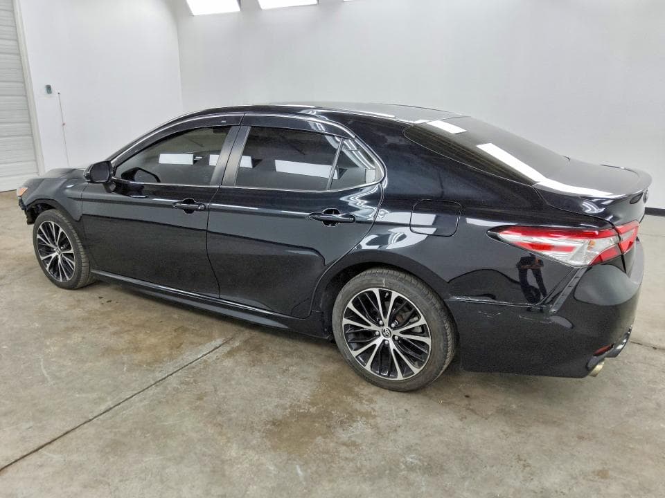 2018 TOYOTA CAMRY SE 2