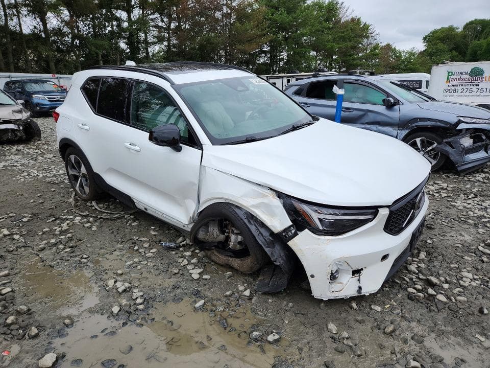 2025 VOLVO XC40 PLUS 4