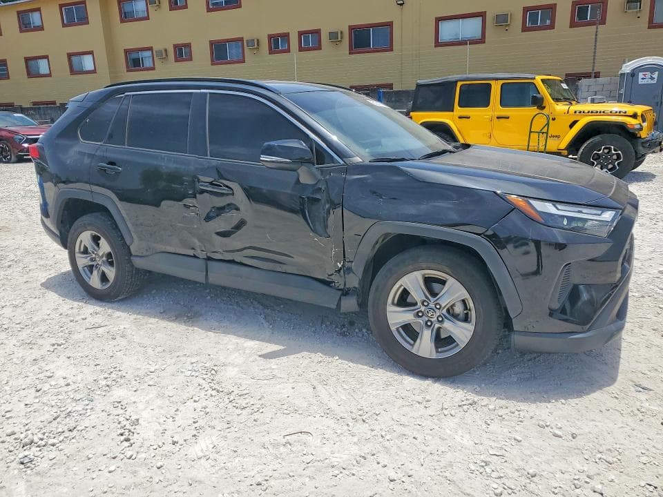 2023 TOYOTA RAV4 XLE 4
