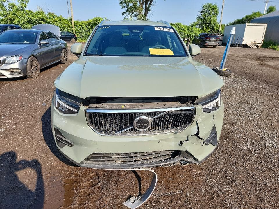 2023 VOLVO XC40 CORE 5