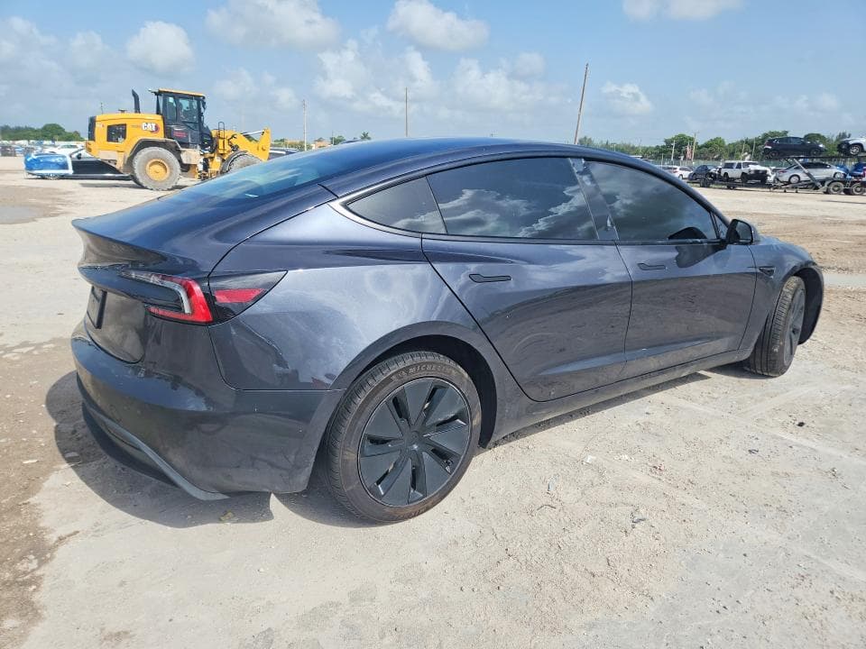 2025 TESLA MODEL 3 3
