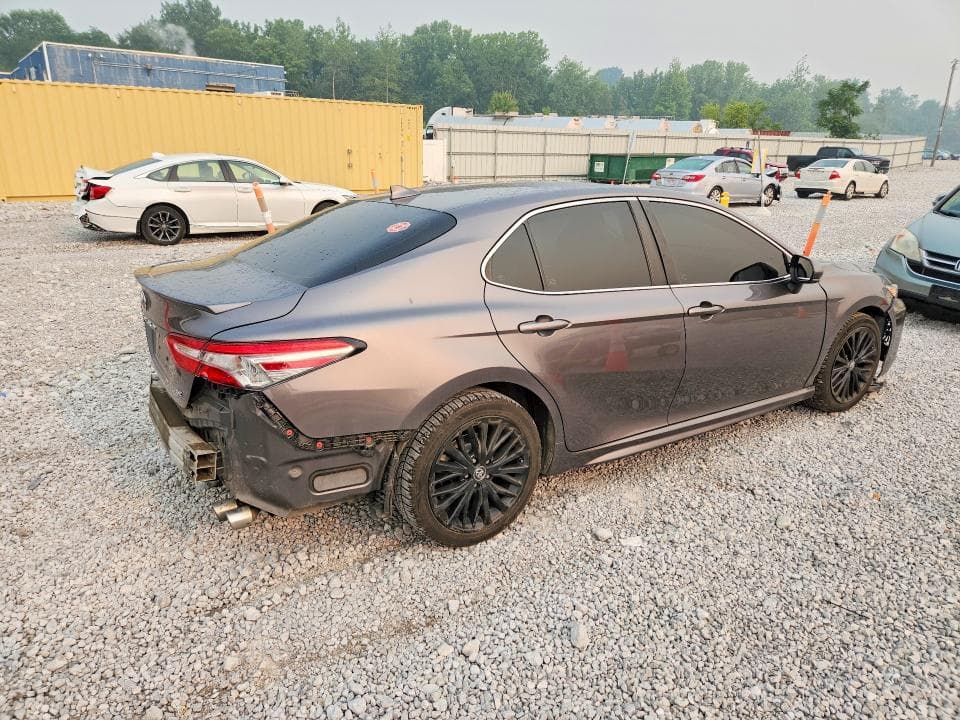2019 TOYOTA CAMRY SE 3