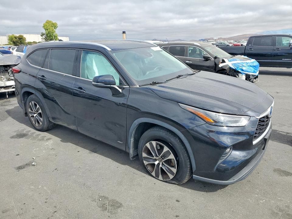 2022 TOYOTA HIGHLANDER HYBRID XLE 4