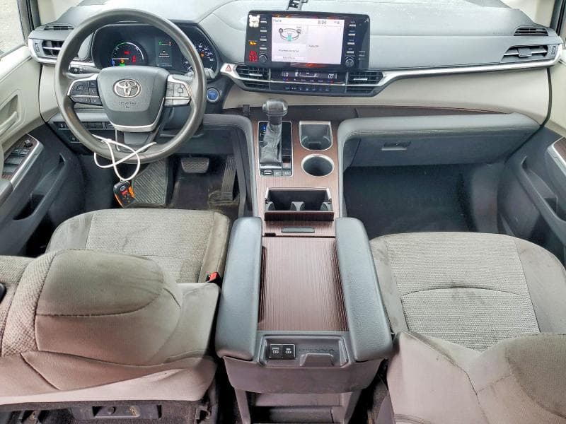 2021 TOYOTA SIENNA LE 8
