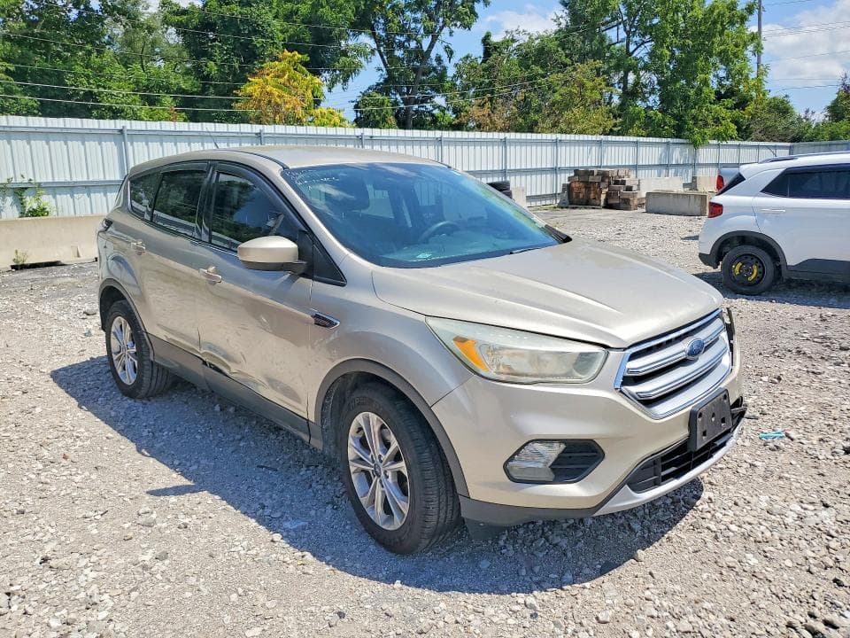 2017 FORD ESCAPE SE 4
