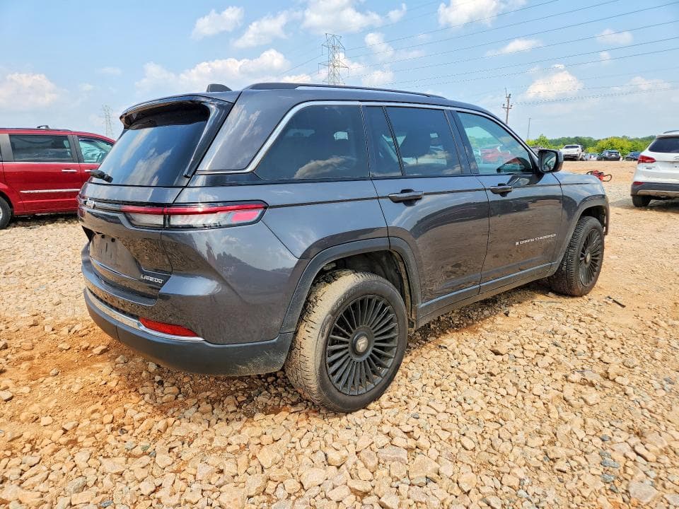 2023 JEEP GRAND CHEROKEE LAREDO 3