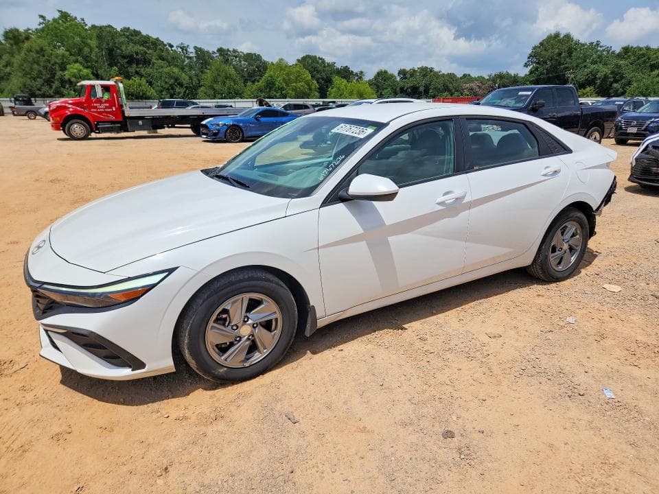 2024 HYUNDAI ELANTRA SE - 1