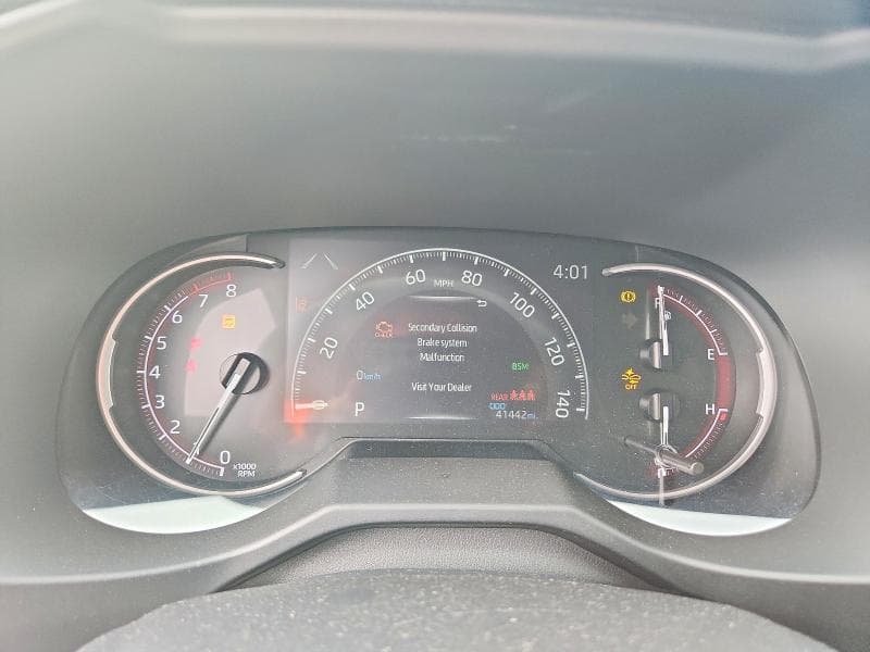 2025 TOYOTA RAV4 XLE 9