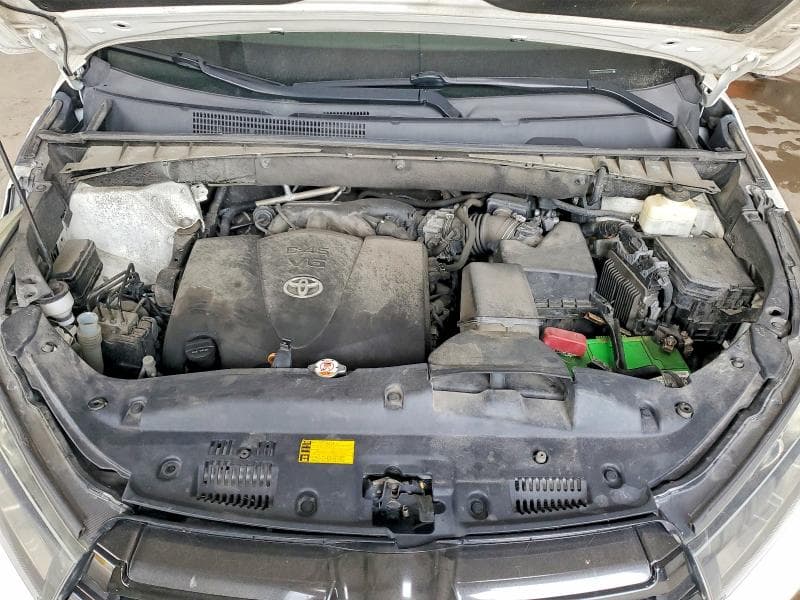 2018 TOYOTA HIGHLANDER SE 12