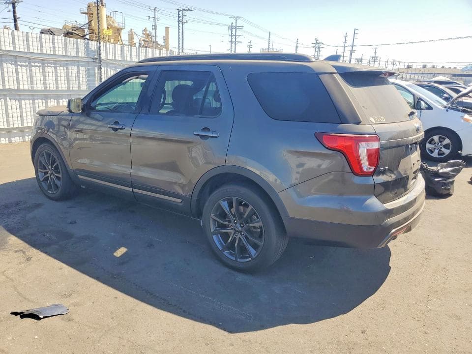 2017 FORD EXPLORER XLT 2