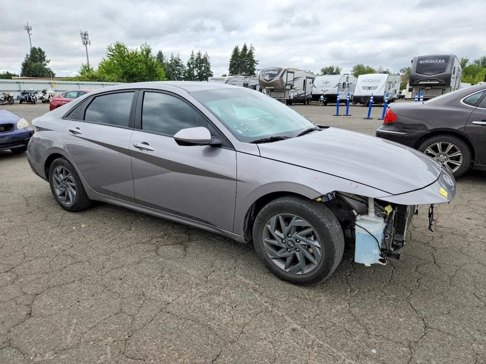 2024 HYUNDAI ELANTRA SEL 4