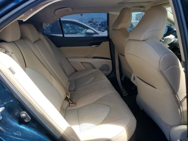2020 TOYOTA CAMRY XLE 10