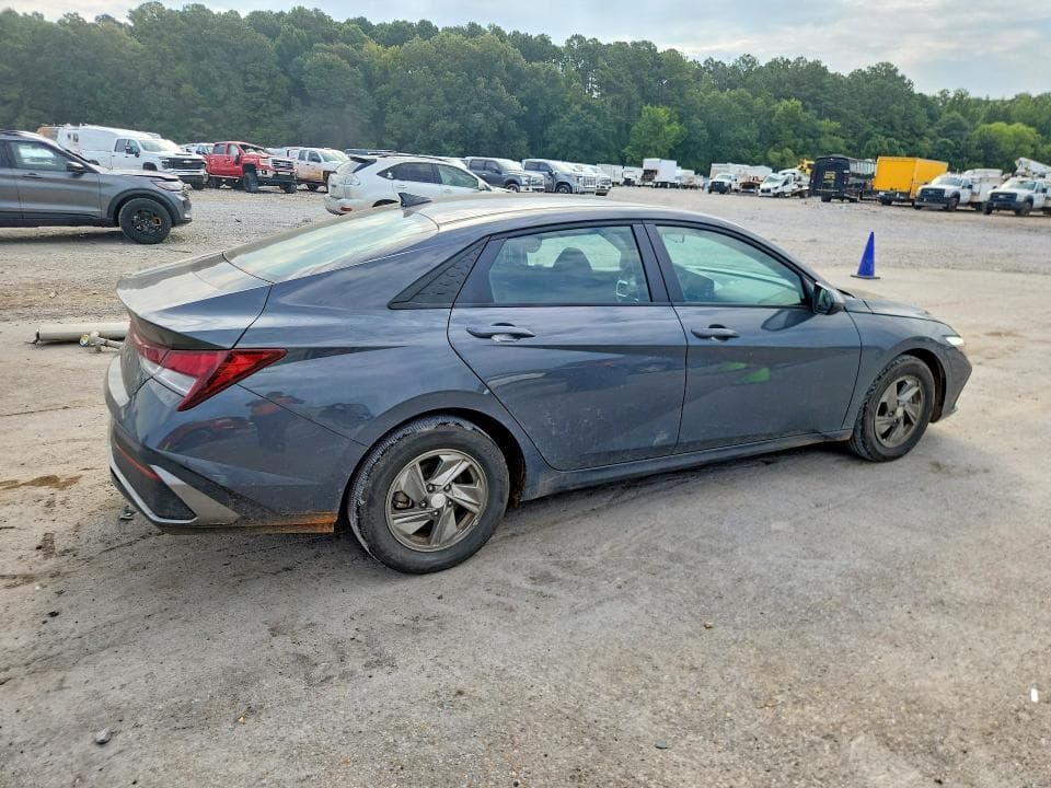 2025 HYUNDAI ELANTRA SE 3