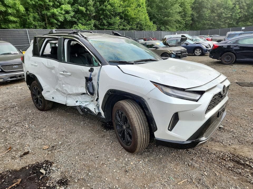 2025 TOYOTA RAV4 XSE 4