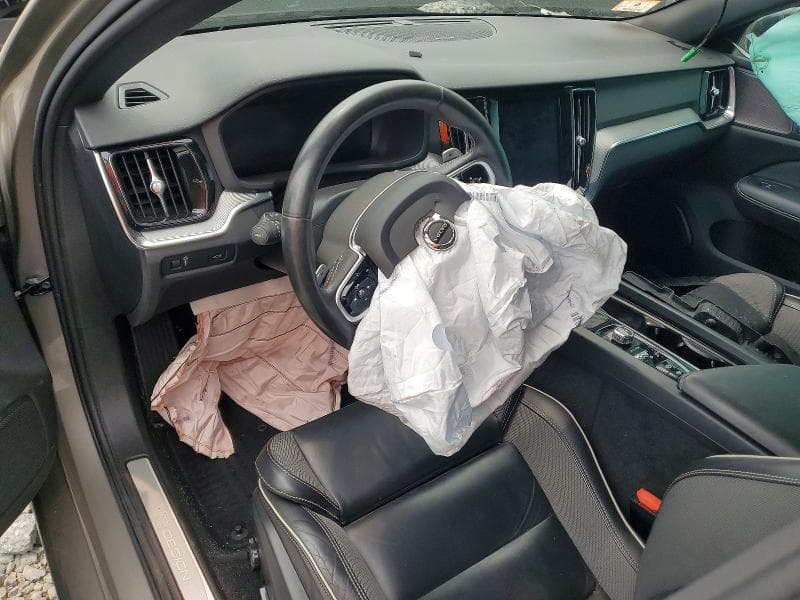 2019 VOLVO S60 T6 R-DESIGN 8