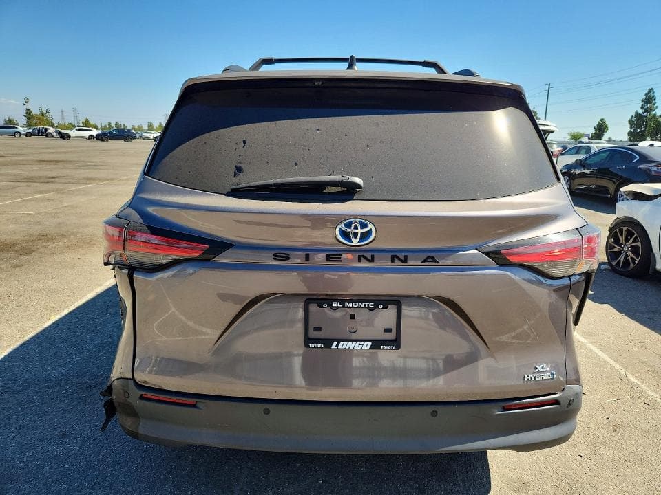 2021 TOYOTA SIENNA XLE 6