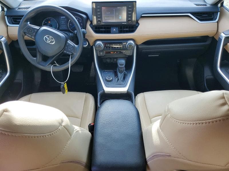 2021 TOYOTA RAV4 XLE 8