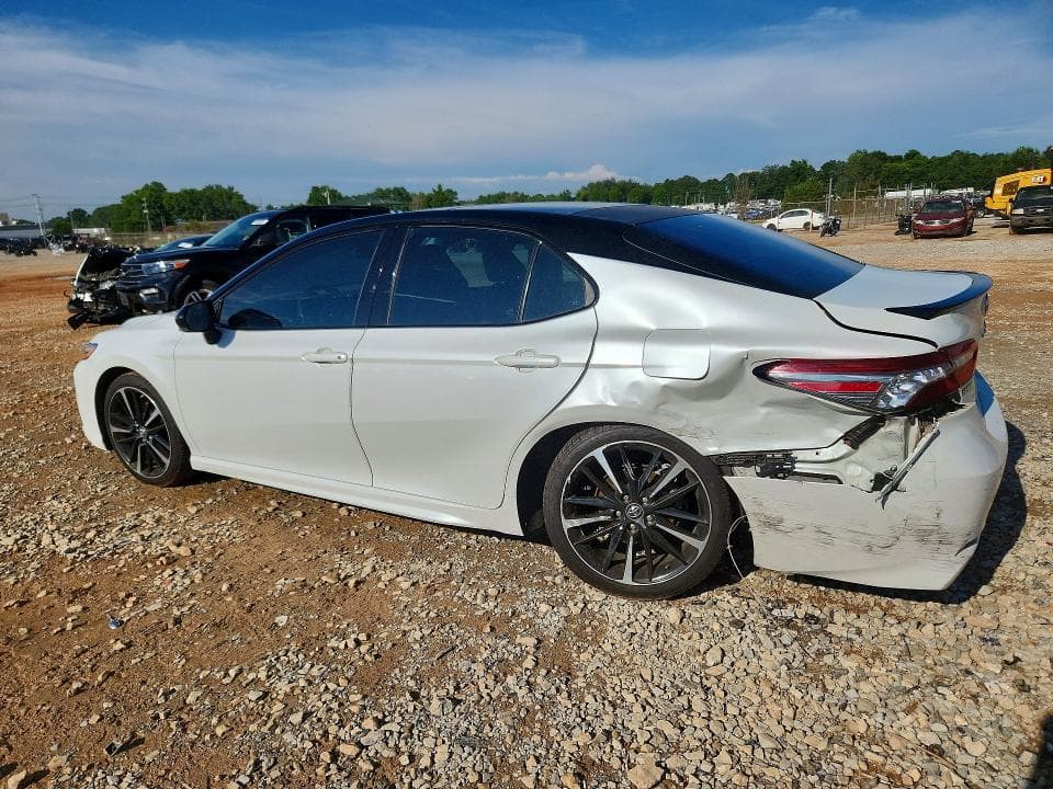 2018 TOYOTA CAMRY XSE 2