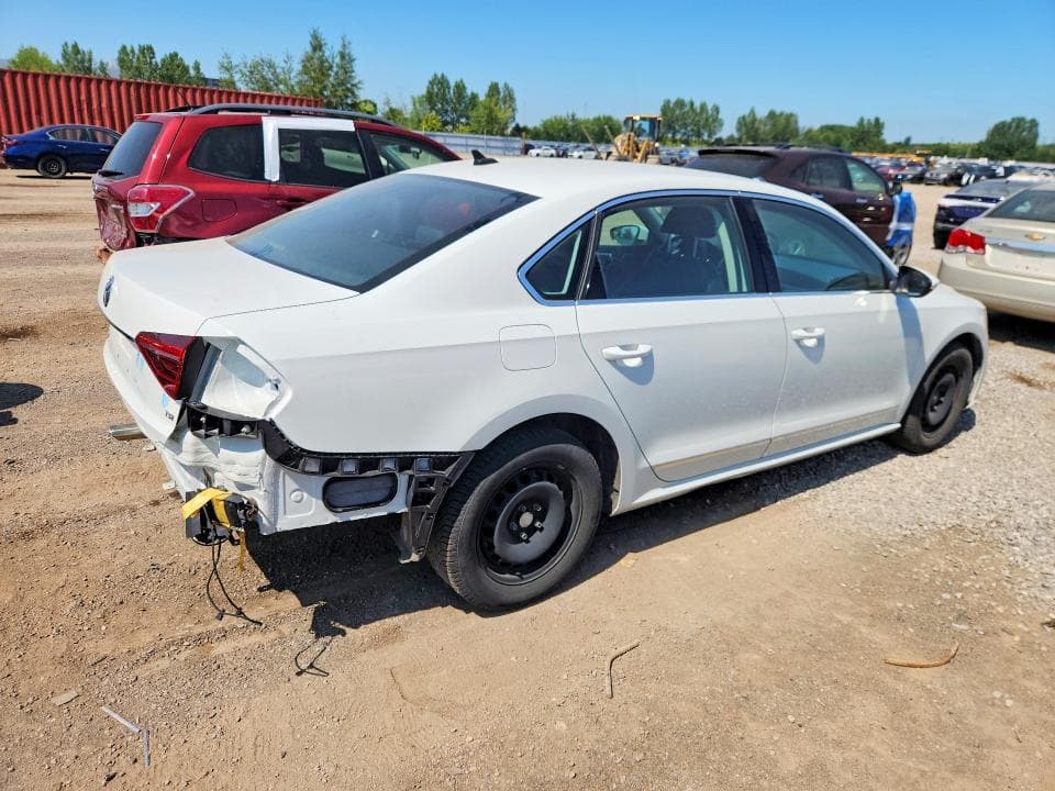 2018 VOLKSWAGEN PASSAT SE 3
